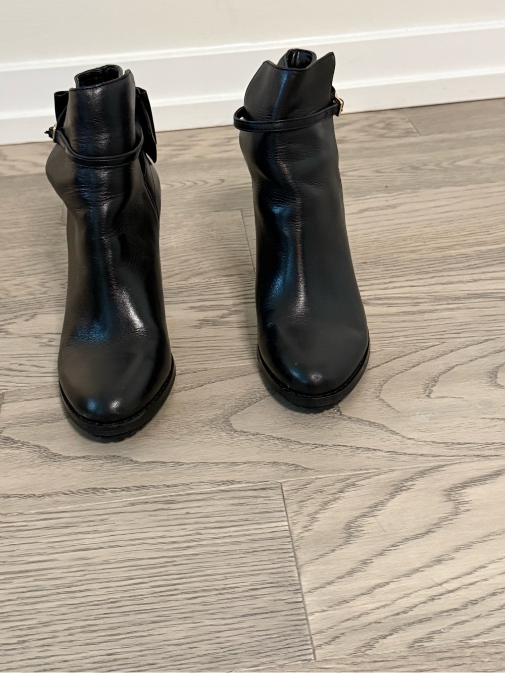 Banana Republic Black Leather Bow Ankle Booties | Size 6 | Block Heel - Picture 11 of 11